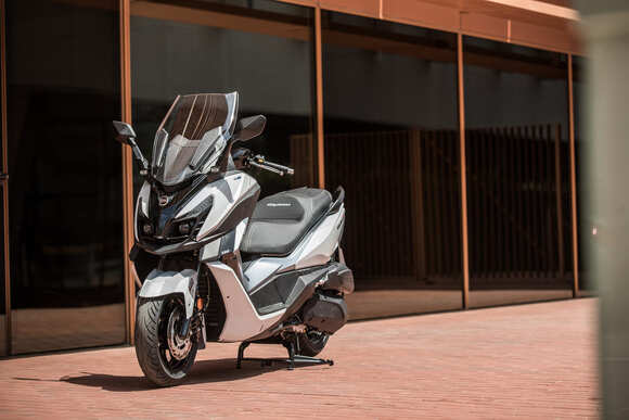 Максискутер SYM CRUiSYM a 300 белый pitbikemarket.ru